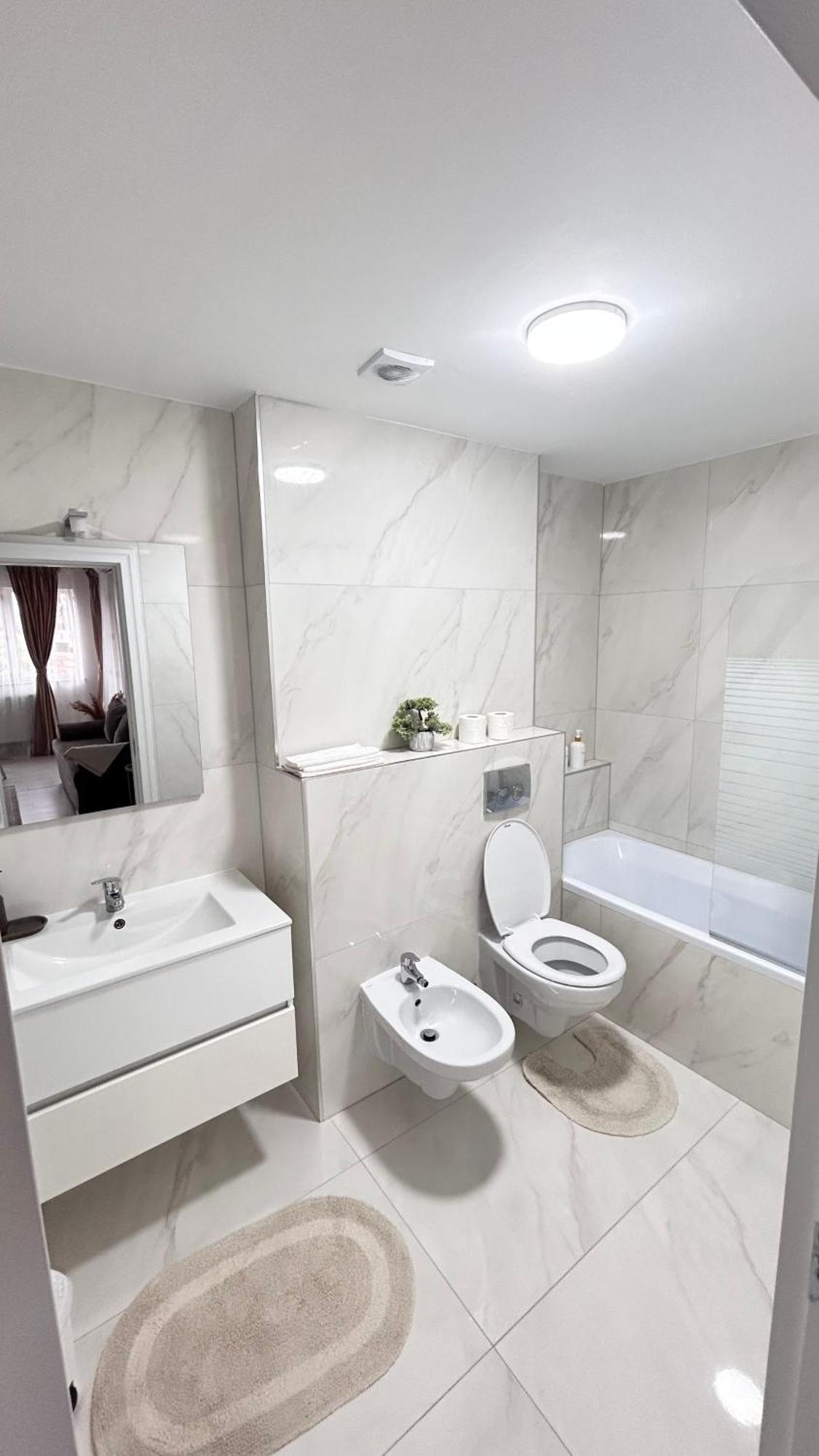 Appartamento Dany Luxury Apartament Rădăuţi Esterno foto