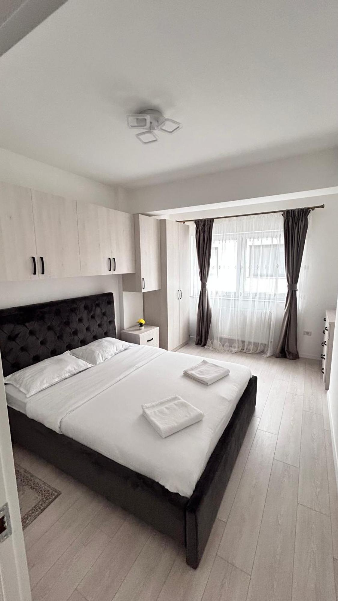 Appartamento Dany Luxury Apartament Rădăuţi Esterno foto